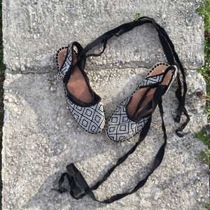 Toms Bella Black and White Lace Up Espadrilles 8